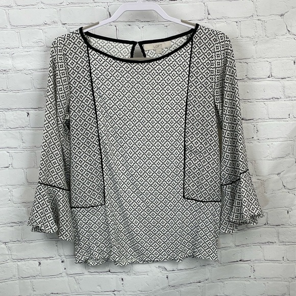 ANN TAYLOR LOFT Black White Geometric Print Bell Sleeve Keyhole Back Top XSmall - Picture 2 of 7